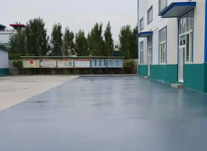 济宁彩色路面喷涂翻新的材料对冬季